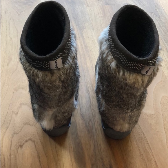 Gray Muks moccasin boots with fur - Picture 4 of 7
